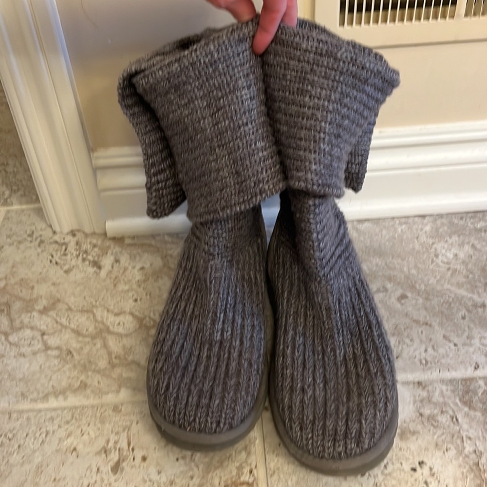 Grey sweater Uggs hardly worn, size 9